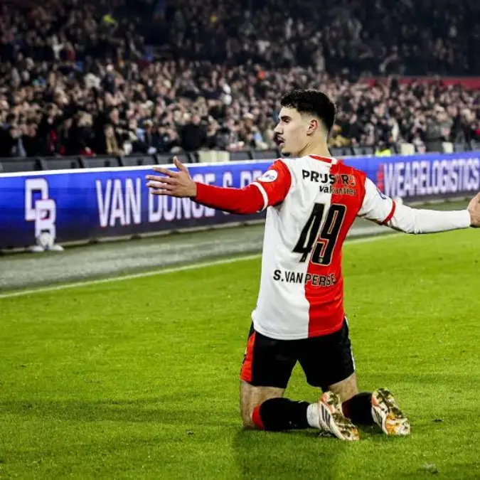 شاكيل فان بيرسي يؤجل حسم اختياره بين المغرب وهولندا